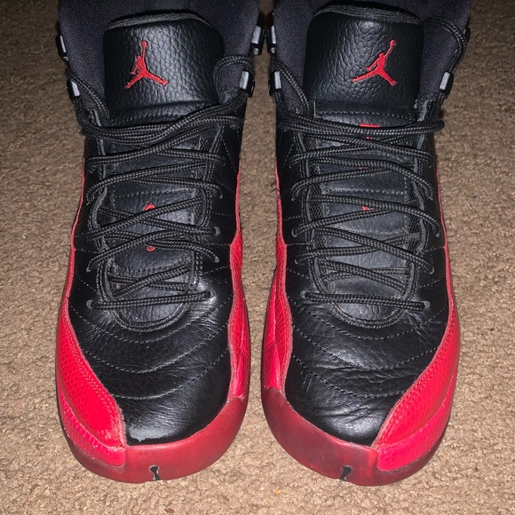 Jordan Retro 12 Flu Games - Picture 3 of 4